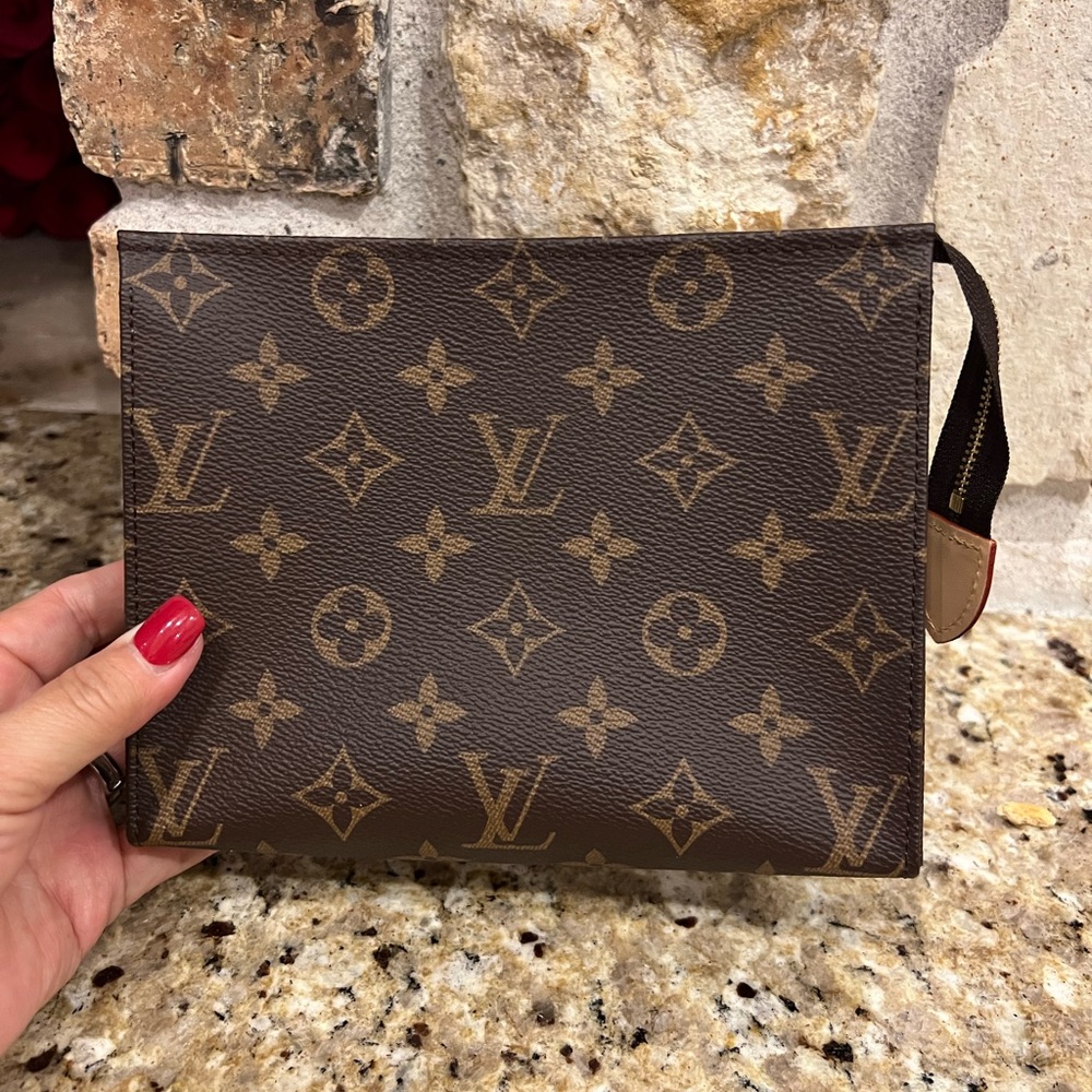 Louis Vuitton Toiletry 19 (discontinued)